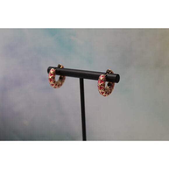 Small Huggie Gold Tone Earrings with Bright Pink Enamel E142 - Picture 2 of 3